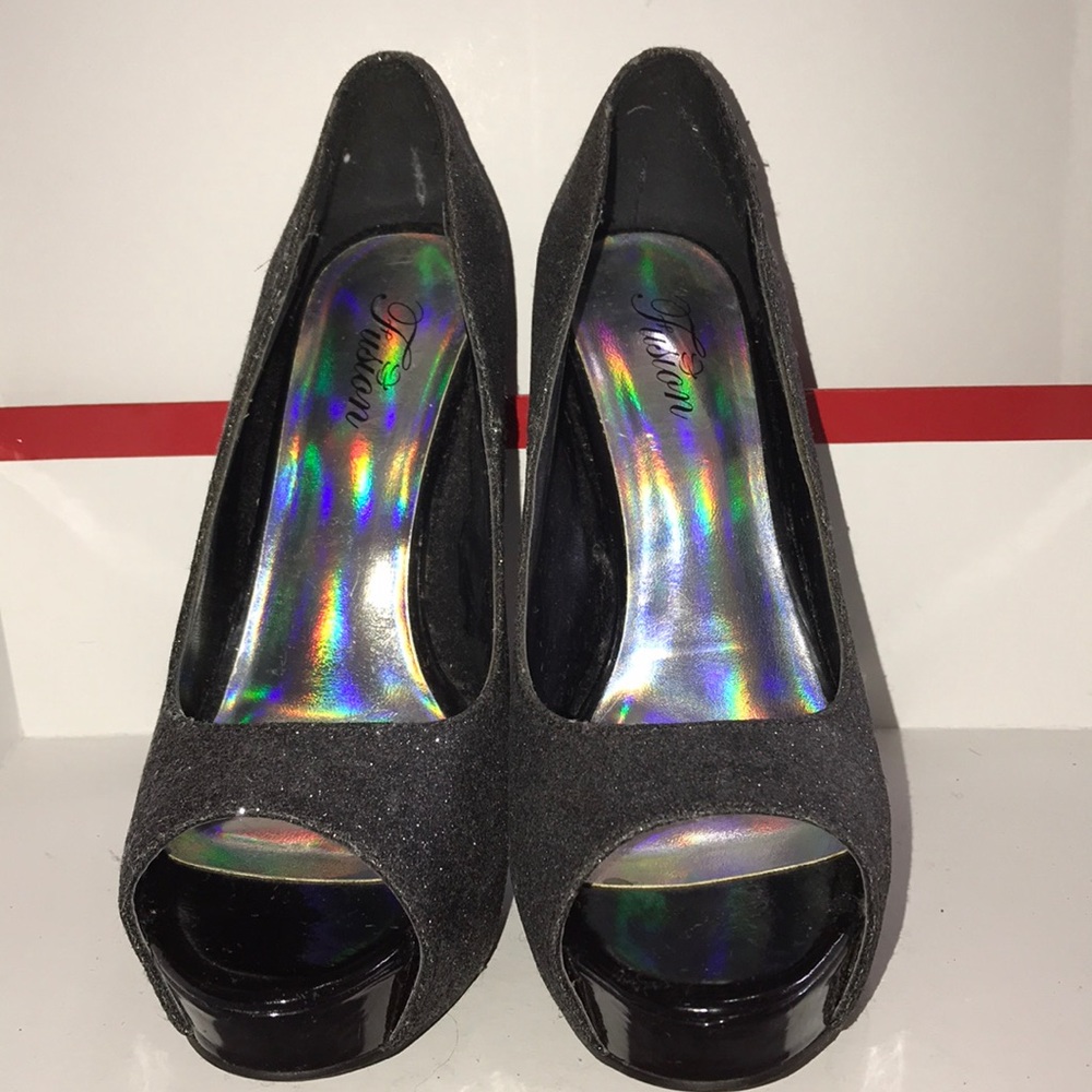 Black pumps